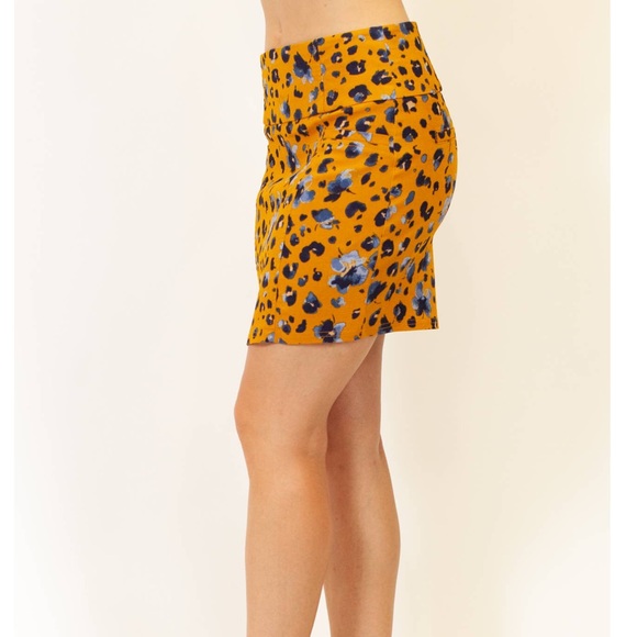 FLOWER PRINTTED MINI SKIRT - Picture 2 of 4